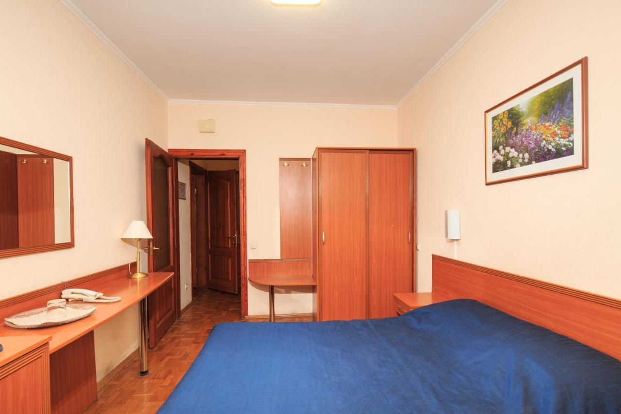Hotel Zhayvir Kiew Exterior foto
