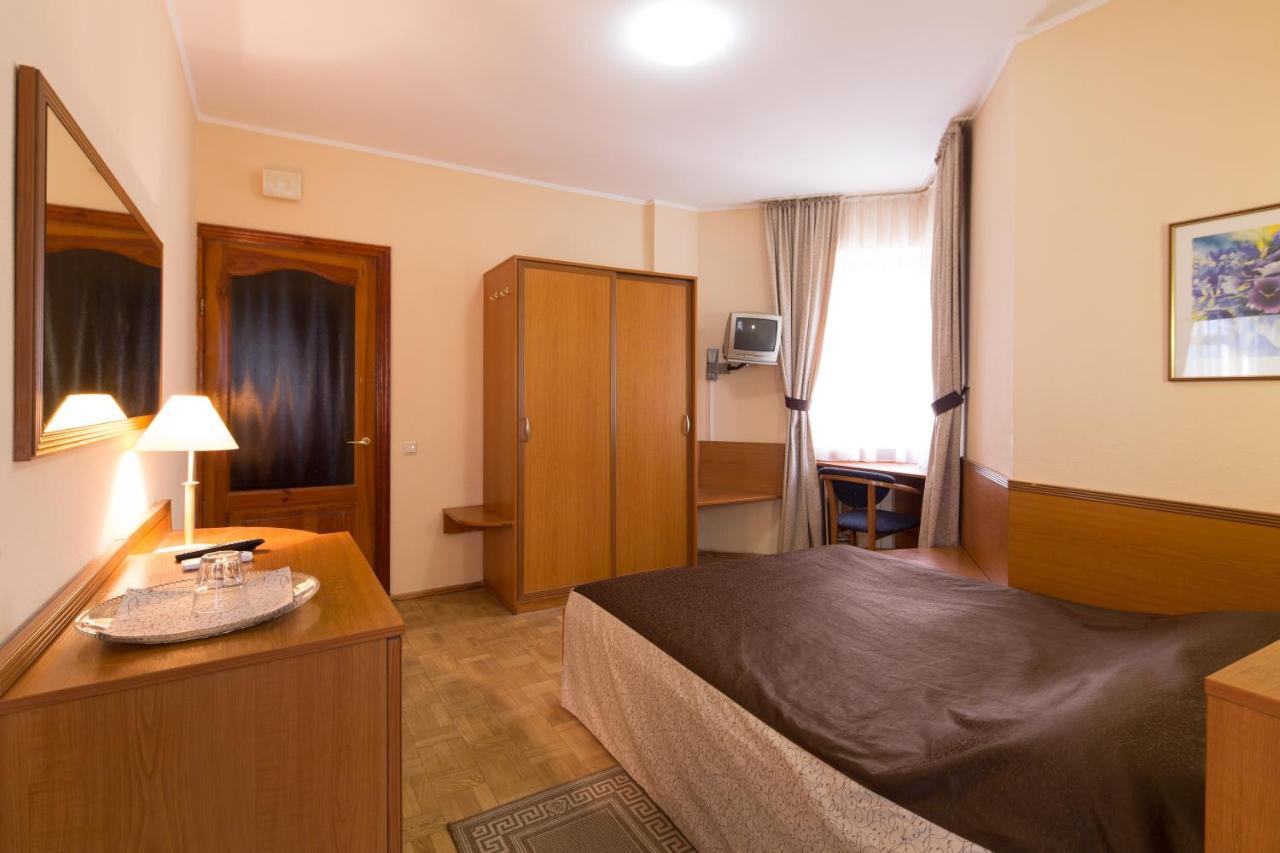 Hotel Zhayvir Kiew Exterior foto
