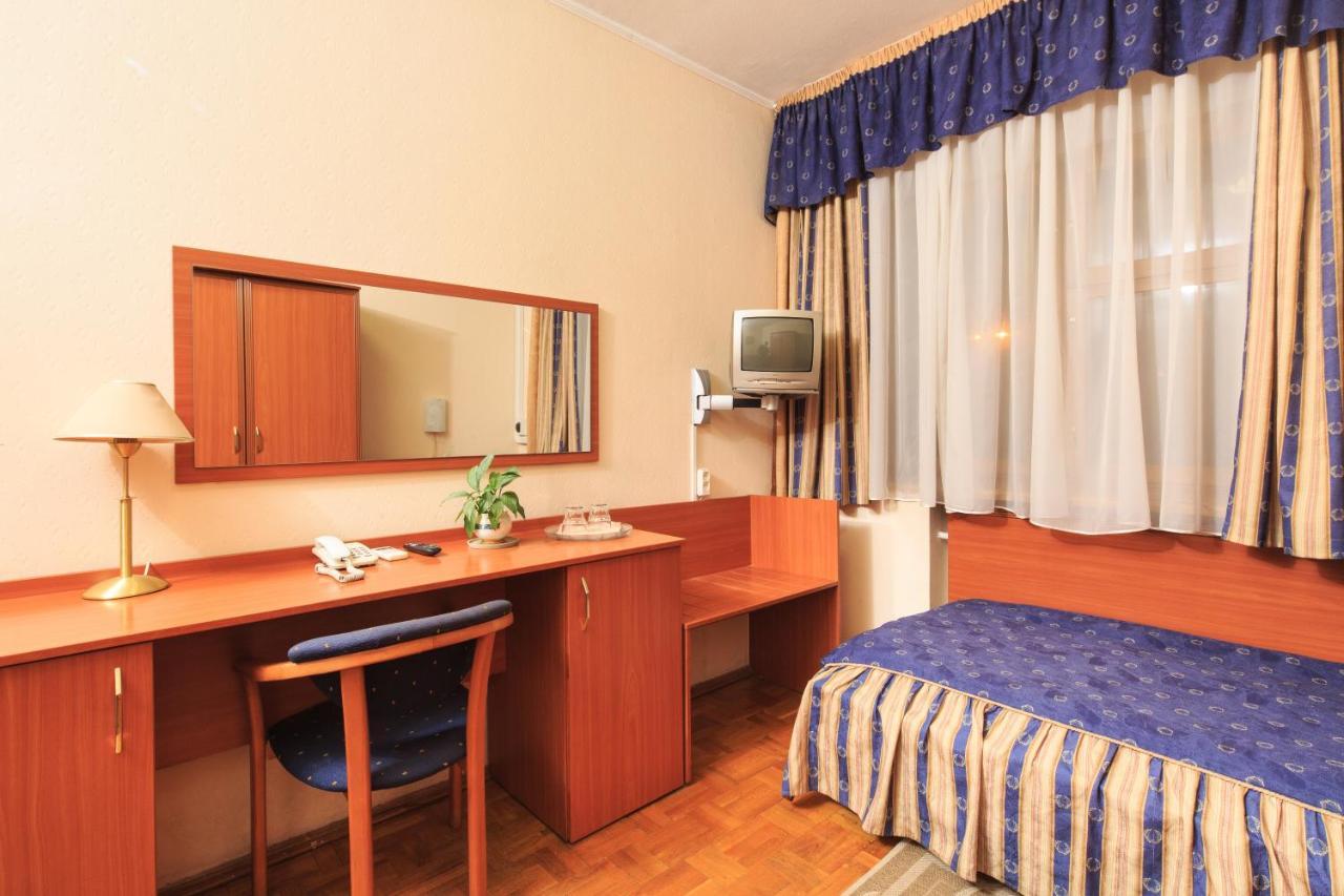 Hotel Zhayvir Kiew Exterior foto